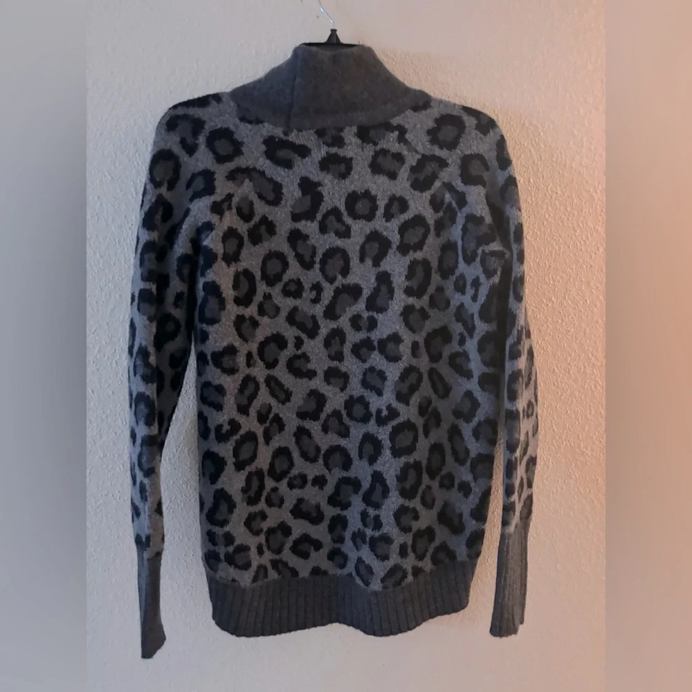 Cynthia Rowley Wool Blend Gray AnimalLeopard Print Sweater - small - Picture 2 of 5